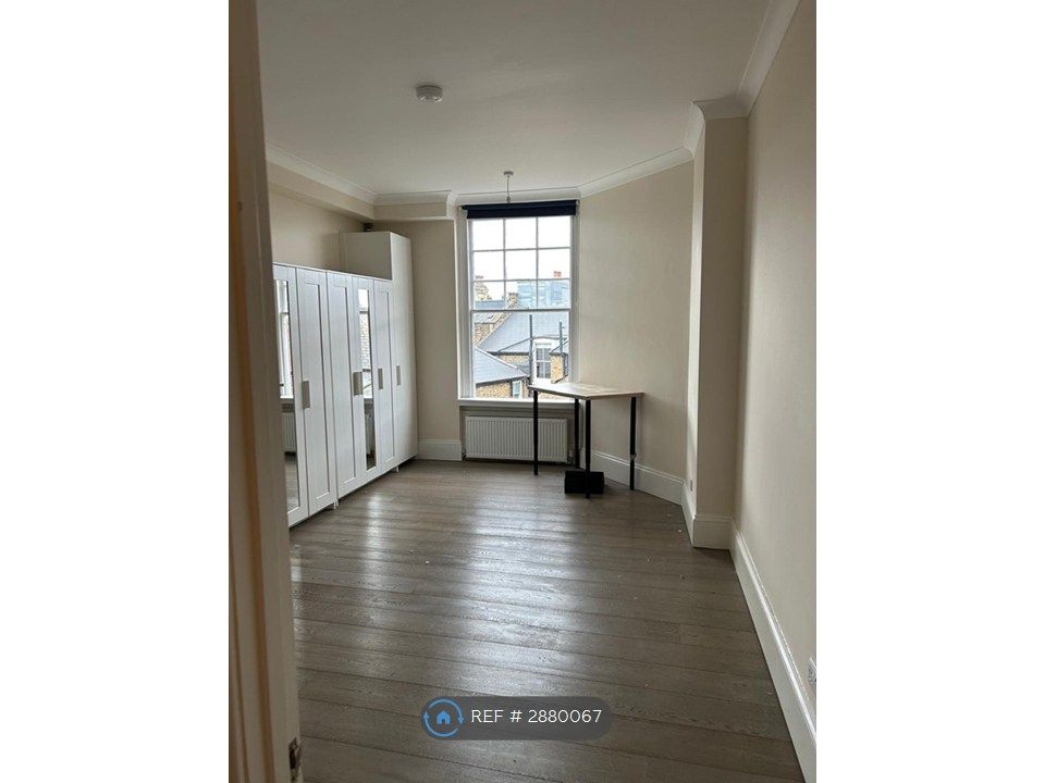 Property photo 3 of 9 Bedroom With En-Suite