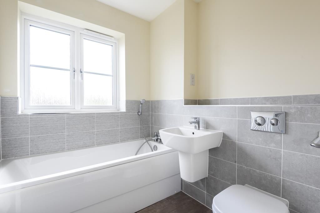 Property photo 3 of 9 Bathroom