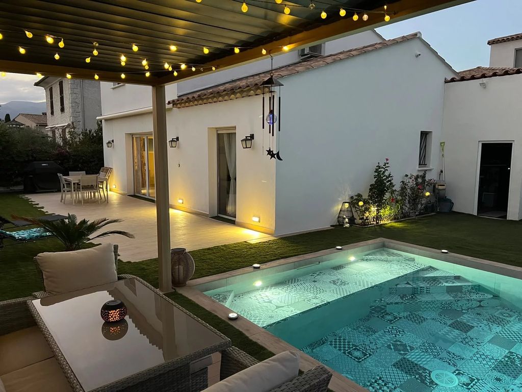 Property photo 1 of 29 Villeneuve-Loubet – Modern 4-Bedroom Villa – 120 m² – Swimming Pool – Near The Village