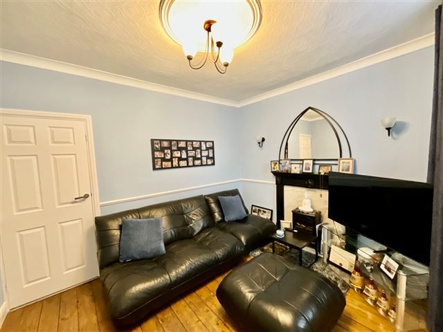 Property photo 3 of 15 Lounge