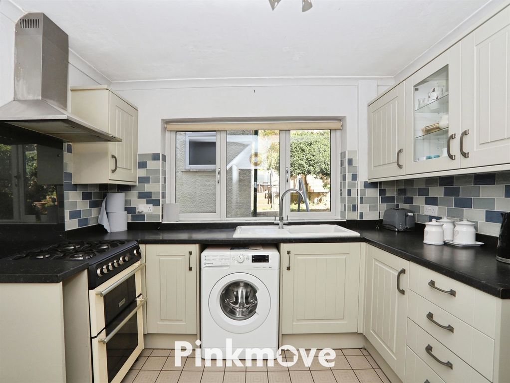 Property photo 2 of 25