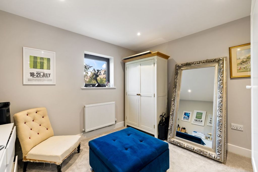 2 bed flat for saleCrabble Hill, Dover CT17 photo 5