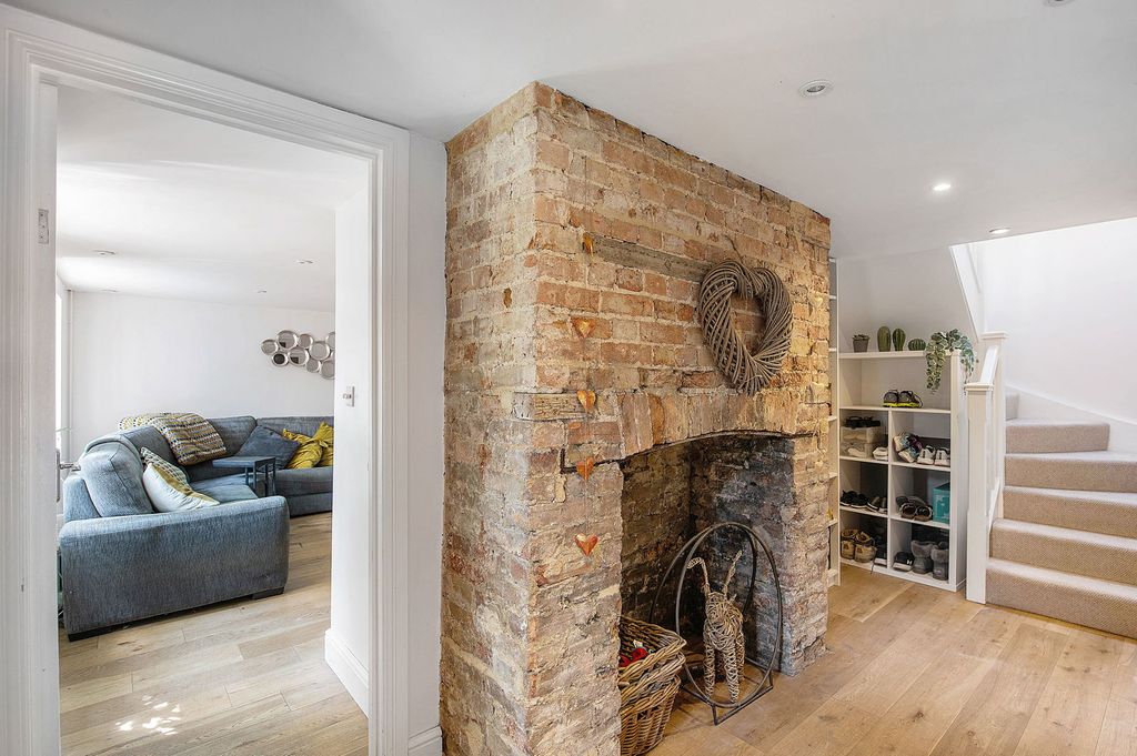 Property photo 3 of 28