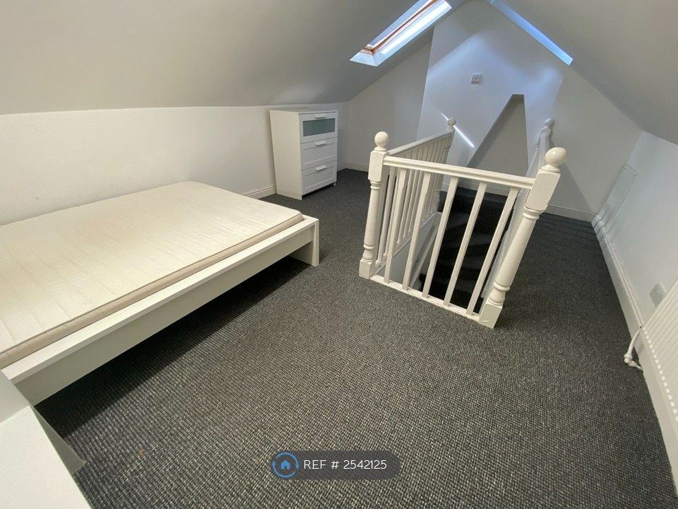 Property photo 3 of 6 Loft Room - Room 5