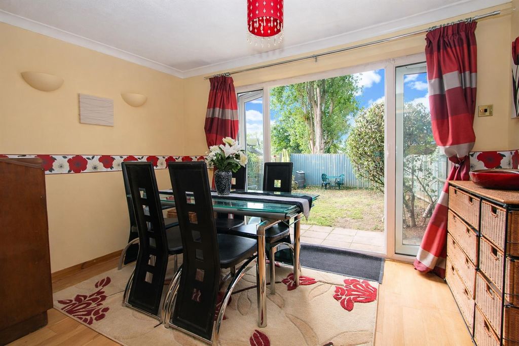 Property photo 3 of 21 Dining1