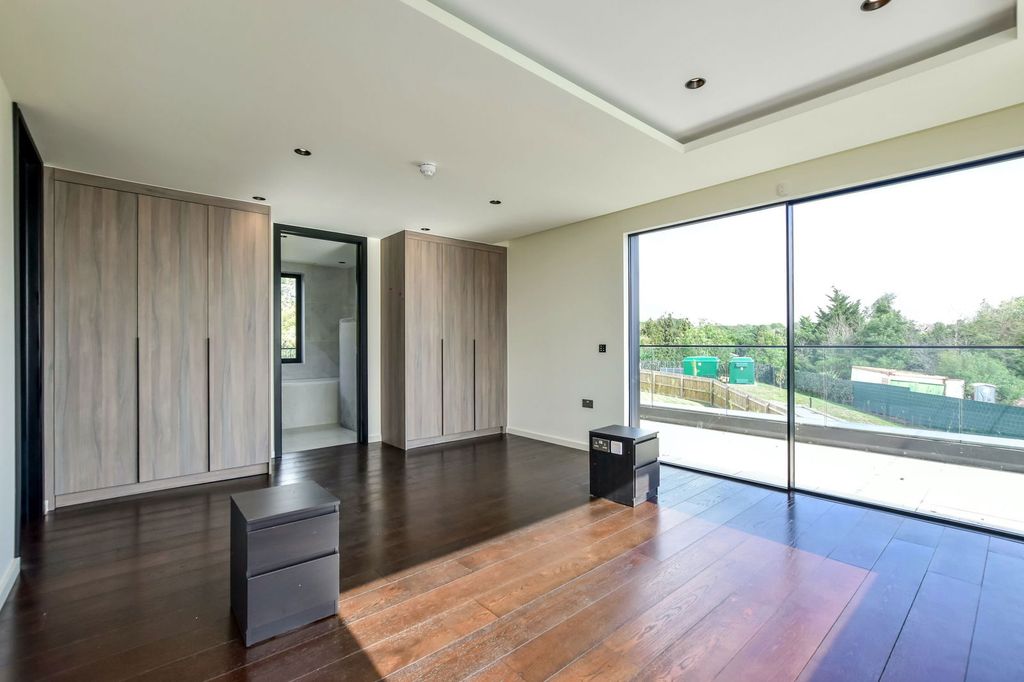 Additional image 10 of 7 bed detached house to rentCrouch Lane, Goffs Oak, Waltham Cross EN7