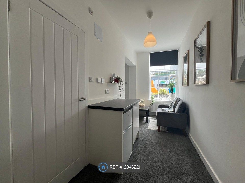 Property photo 3 of 12 Room 1