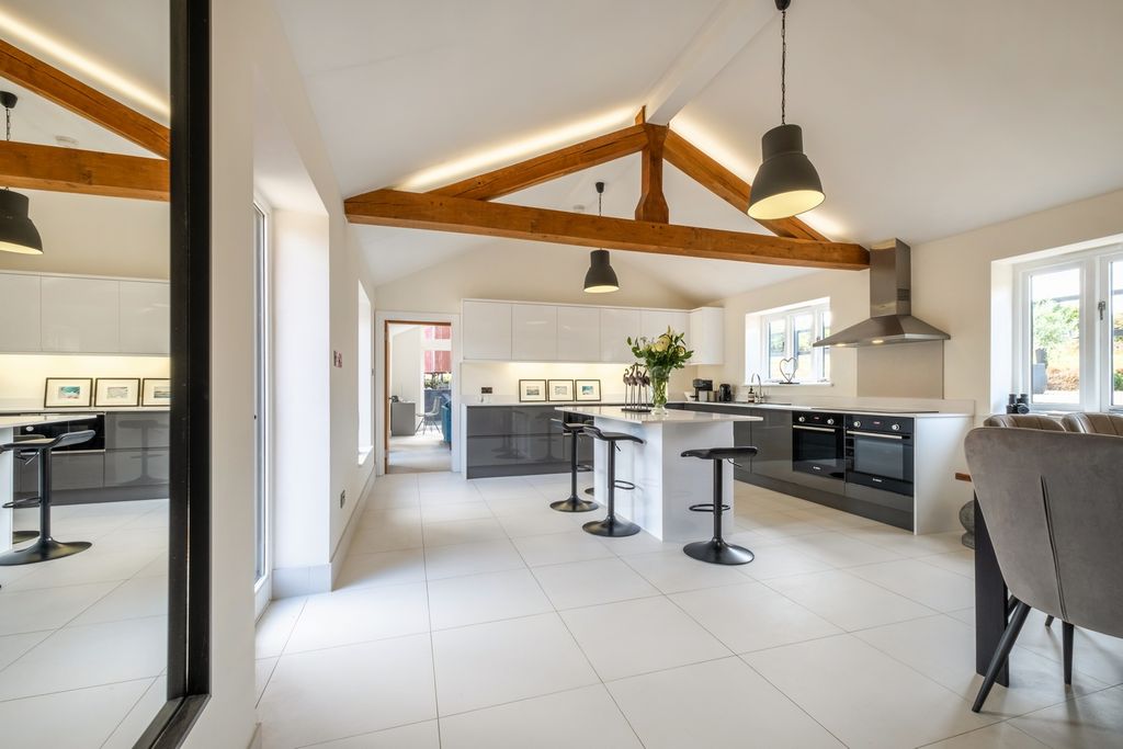 Property photo 3 of 33 Bryers Barn-Lowres-27
