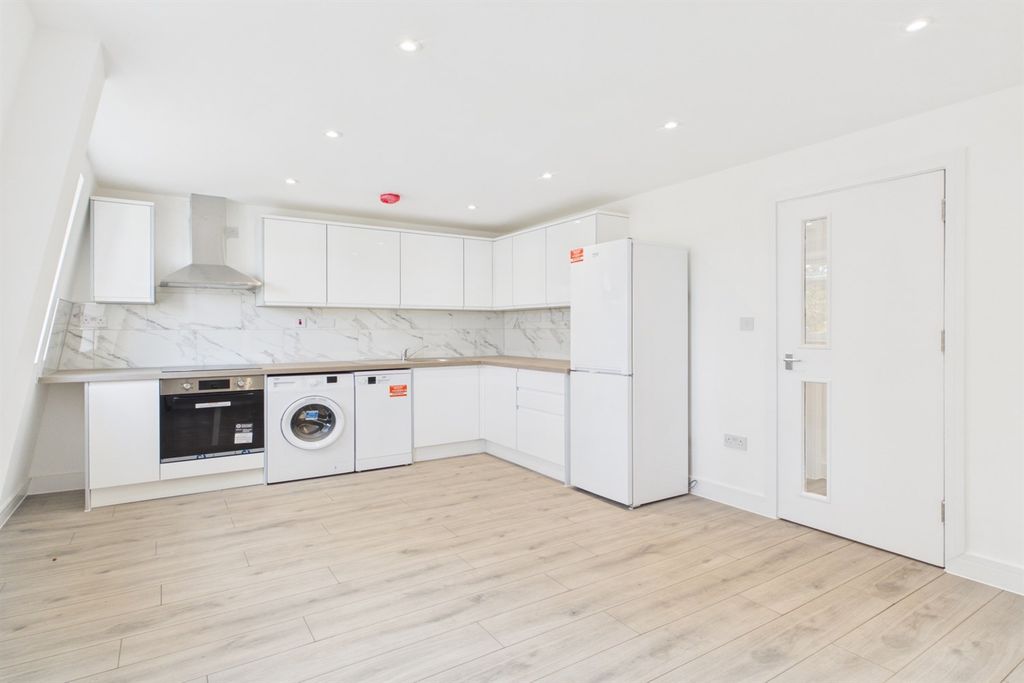 Property photo 1 of 11 Kitchen
