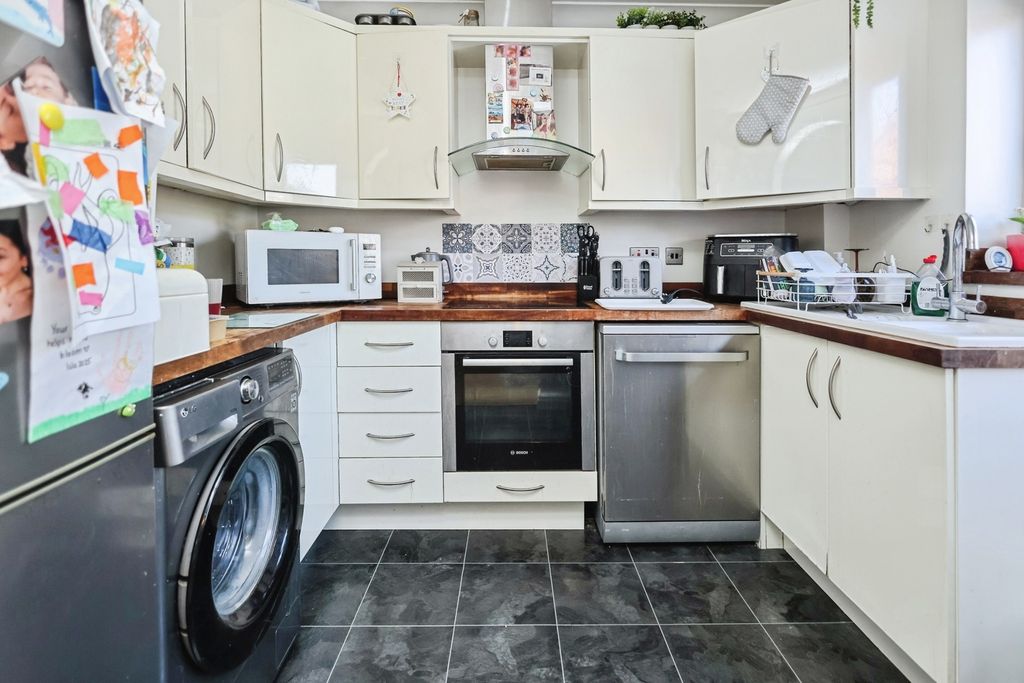 Property photo 2 of 16 Kitchen