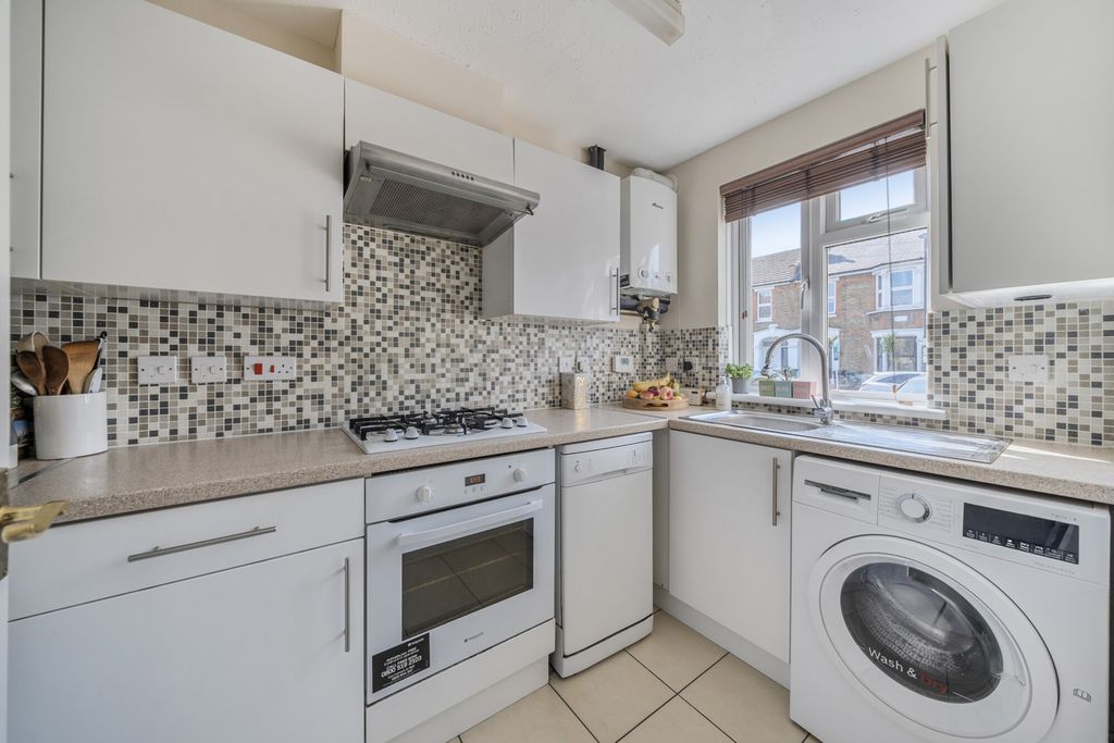 Property photo 2 of 18 Kitchen