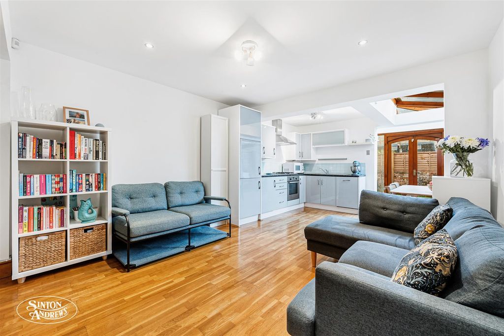 Property photo 3 of 11 32 Northfield Road-5.Jpg