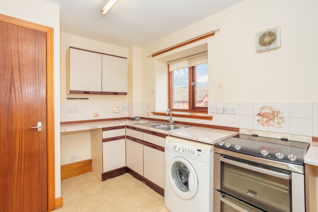 Property photo 3 of 19 Kitchen