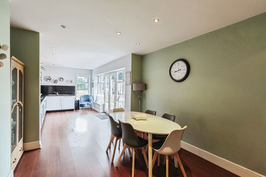 Property photo 3 of 24 Pbox-Img.Jpg