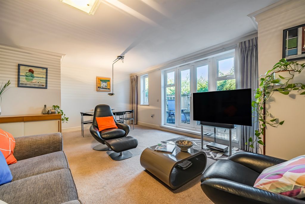 Property photo 3 of 11