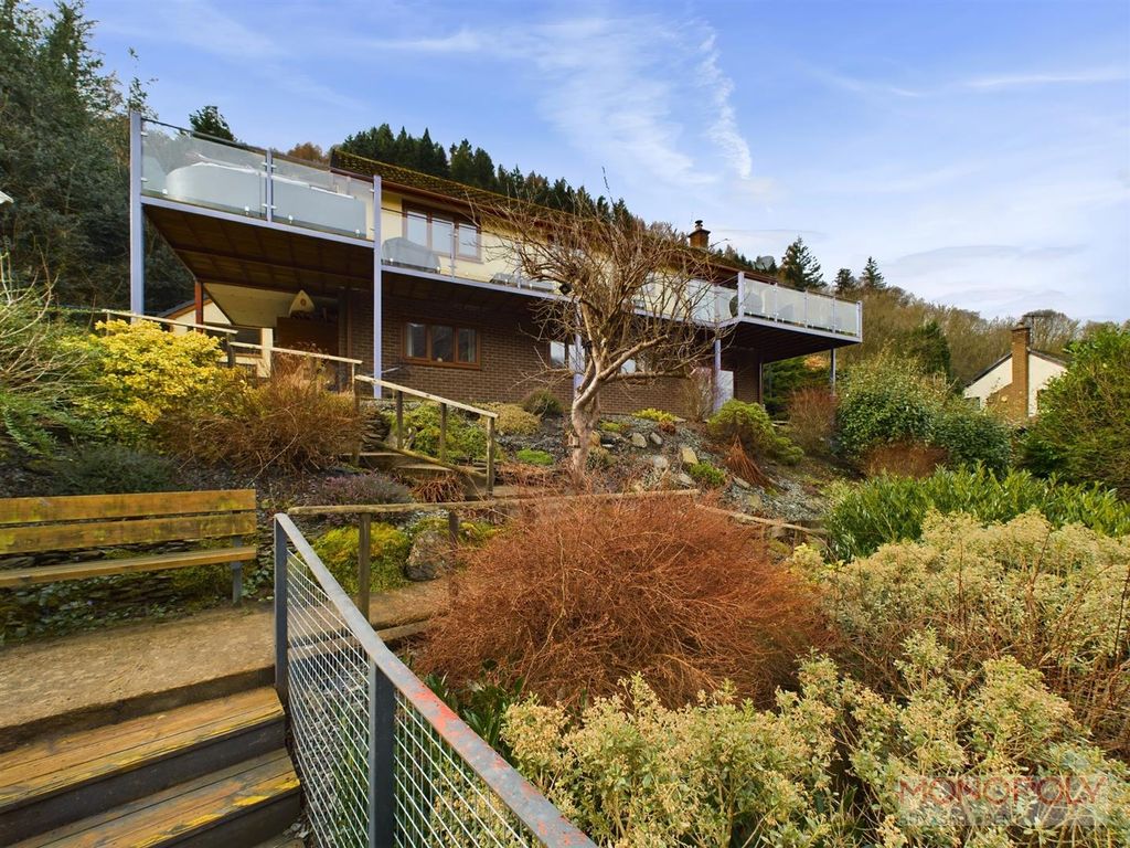 Property photo 1 of 47 Cam01943G0-Pr0376-Still056.Jpg