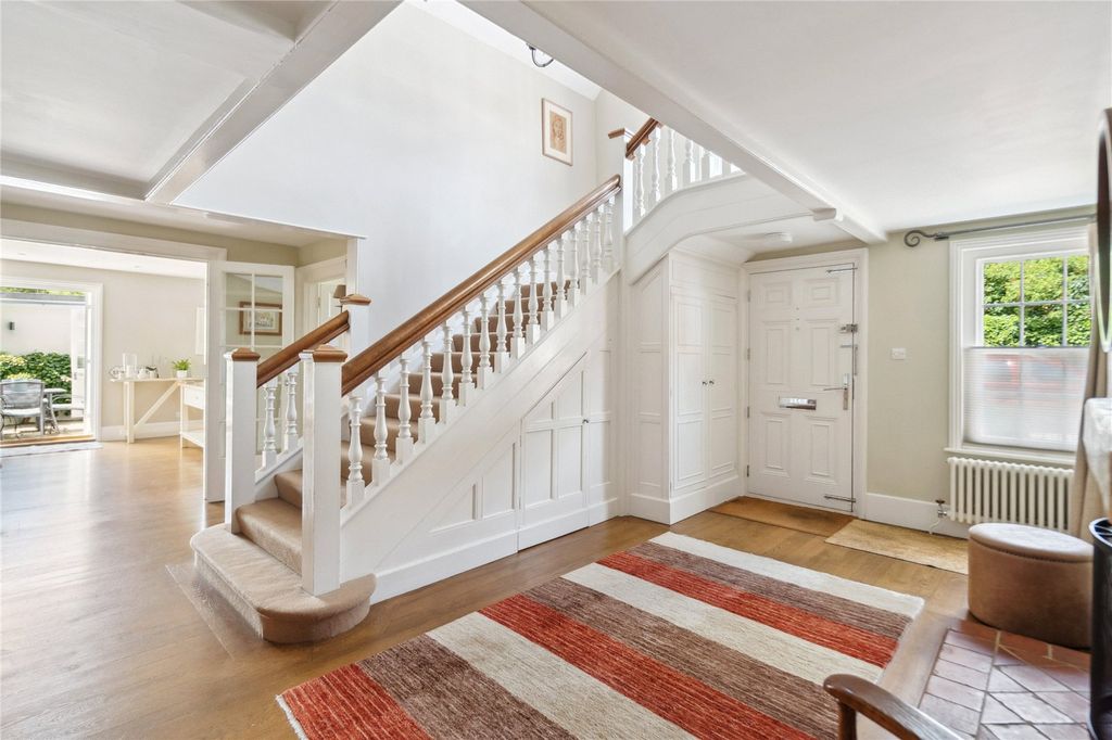Property photo 3 of 24 Entrance Hall