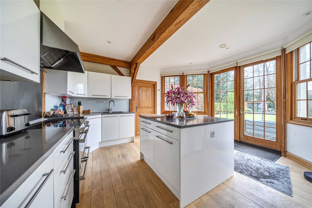 Property photo 3 of 12 Kitchen