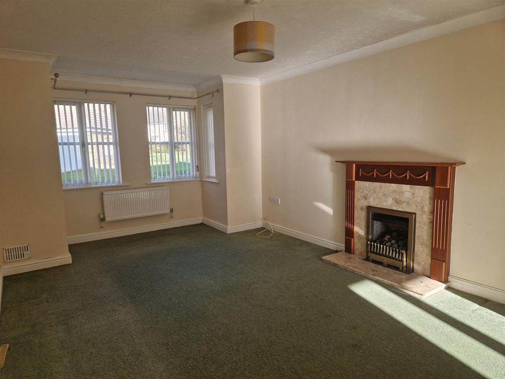 Property photo 2 of 18 Living Room