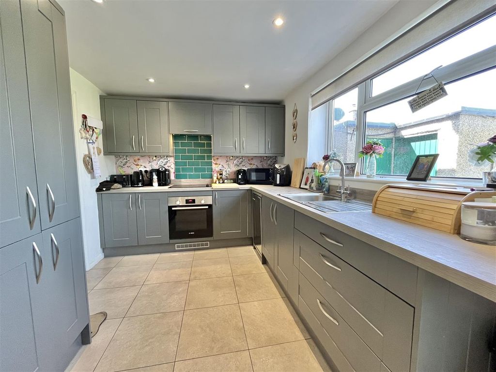 Property photo 2 of 13 Dining Kitchen