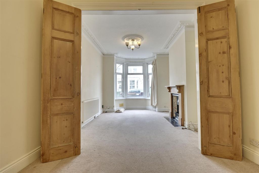 Property photo 2 of 20 8Ddbb68C-E49C-4B40-A006-1E23D41Ef39A_1_201_A.Jpeg