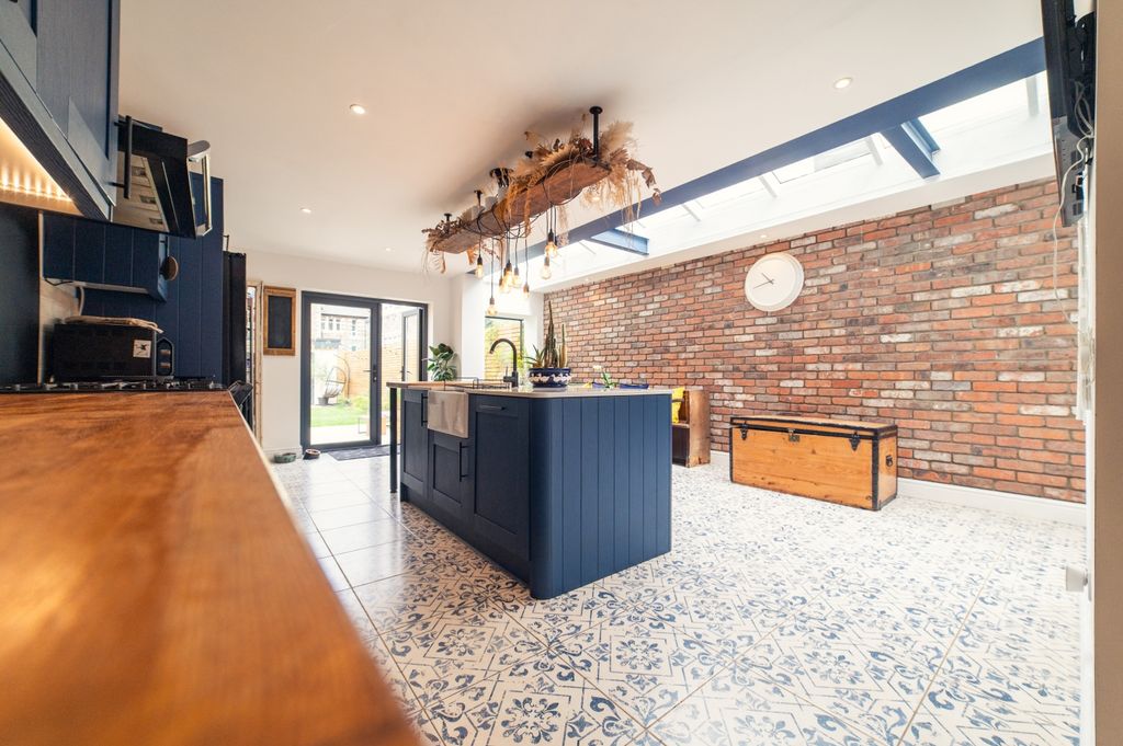 Property photo 2 of 38 Award-Winning Media Team On Every Listing__33