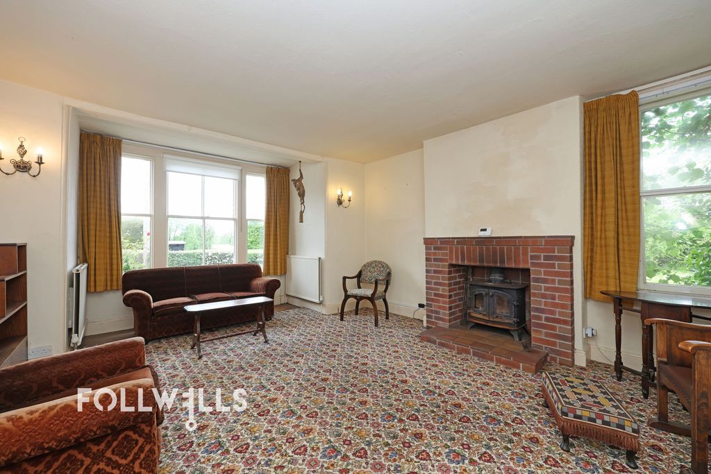 Property photo 2 of 33