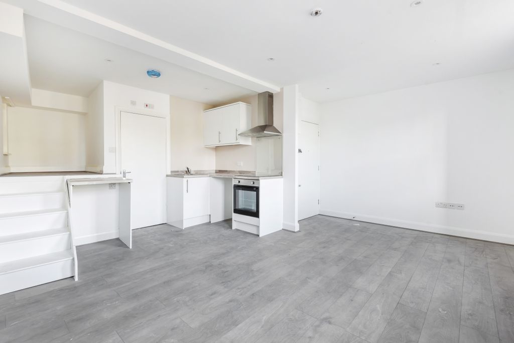 Property photo 1 of 6 925114 (1)