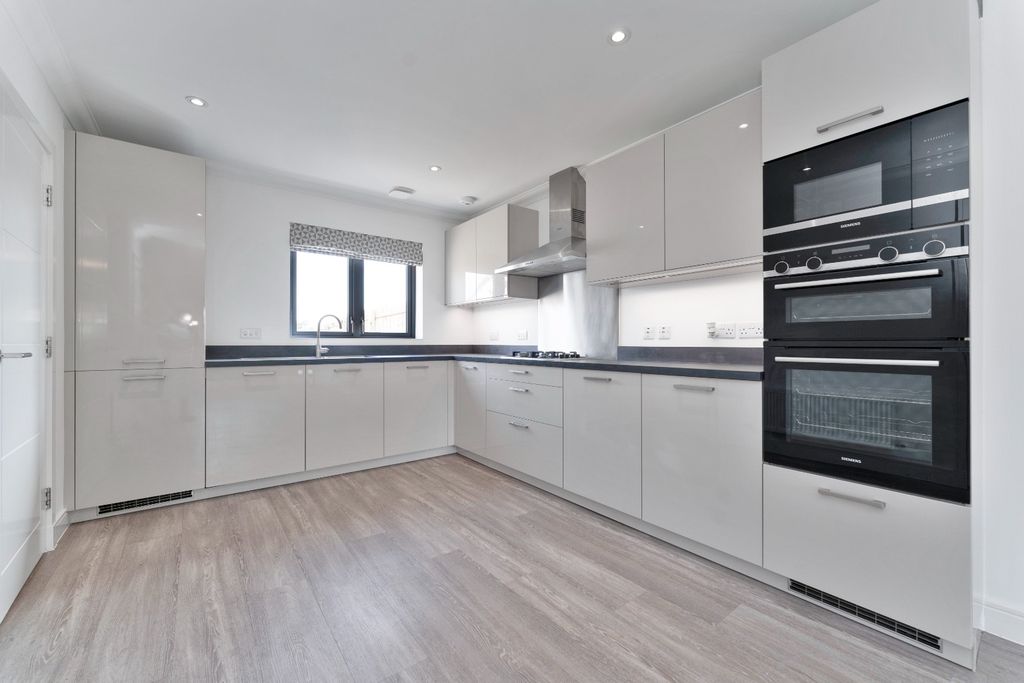 Property photo 2 of 28 5397351