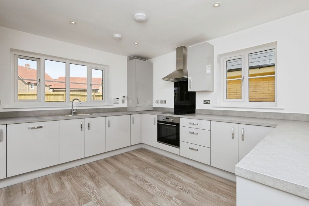 Property photo 2 of 16 Kitchen Diner