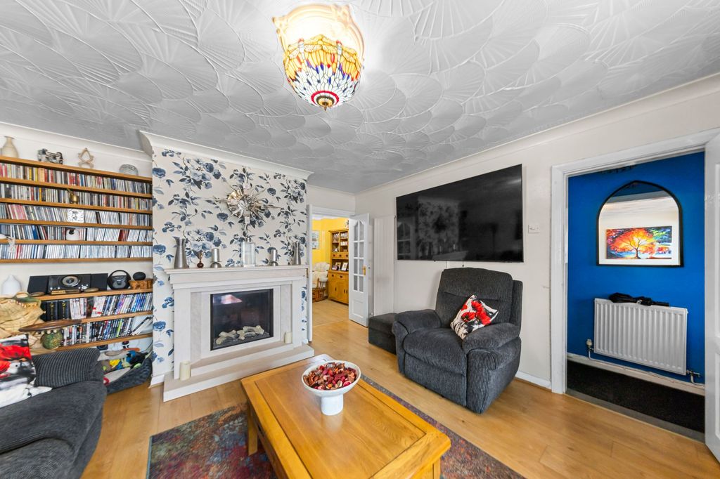 Property photo 3 of 40