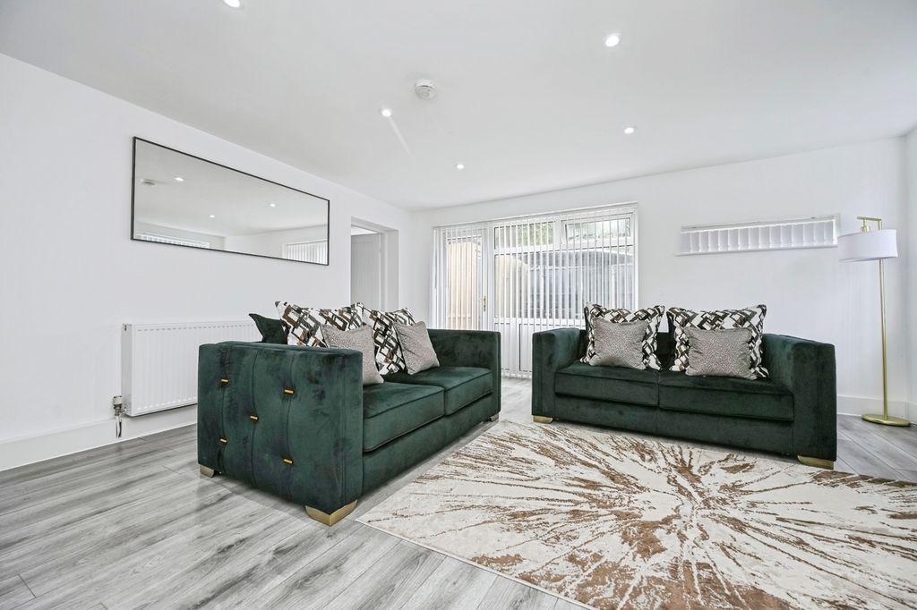 Property photo 2 of 24 Pbox-Img.Jpg