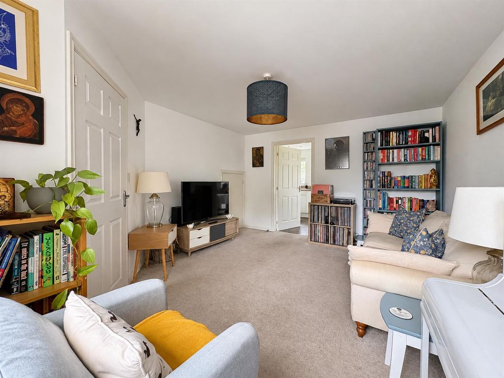 Property photo 2 of 16 Livingroom.Png