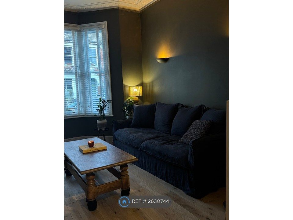 Property photo 3 of 15 Lounge