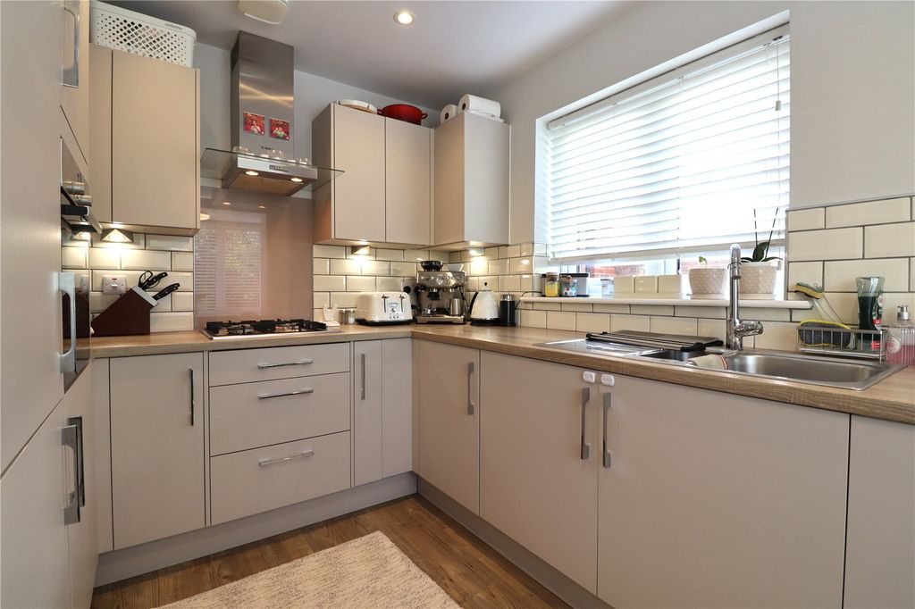 Property photo 3 of 16 Kitchen