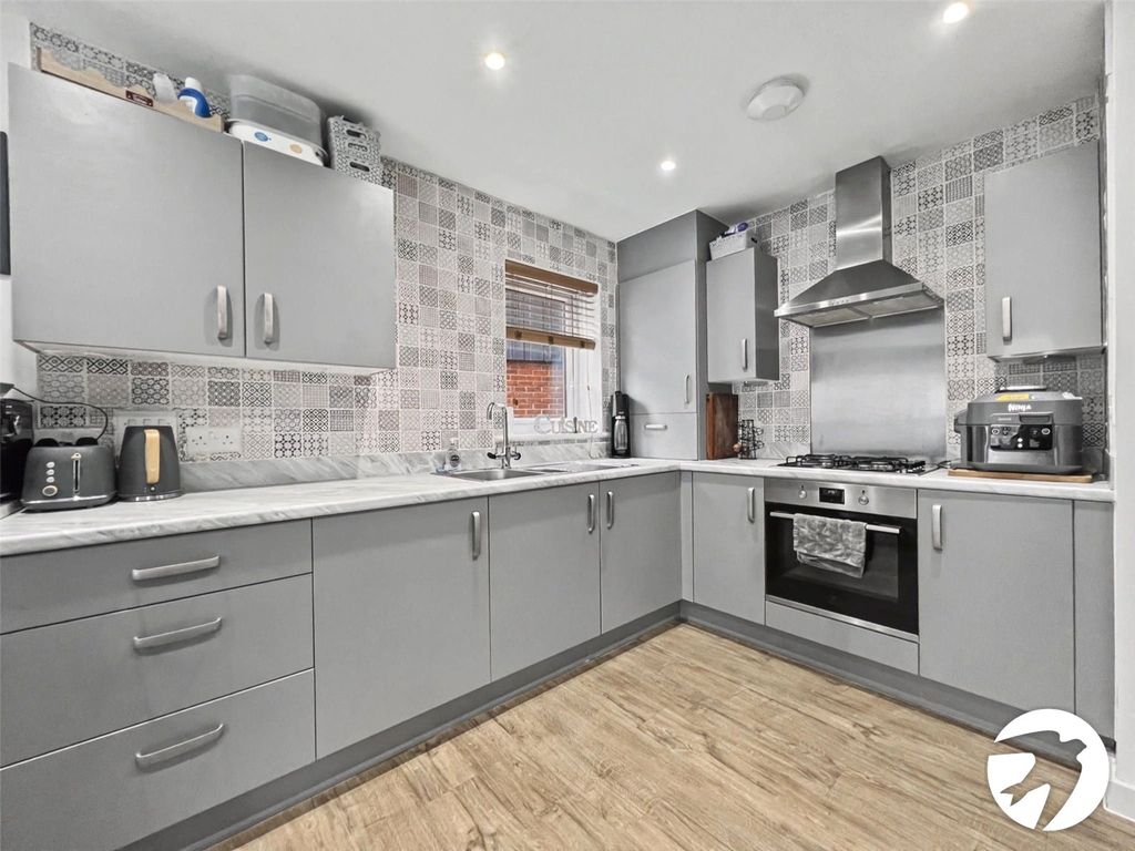 Property photo 2 of 9 Kitchen