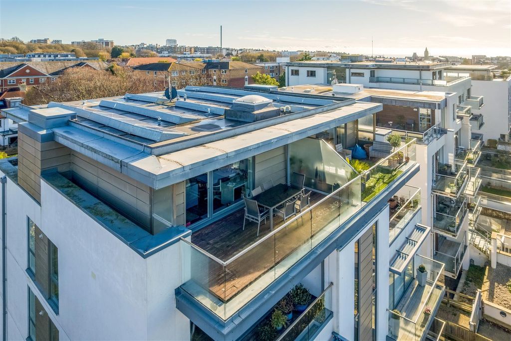 Additional image 40 of 3 bed flat to rentPalmeira Avenue, Hove BN3