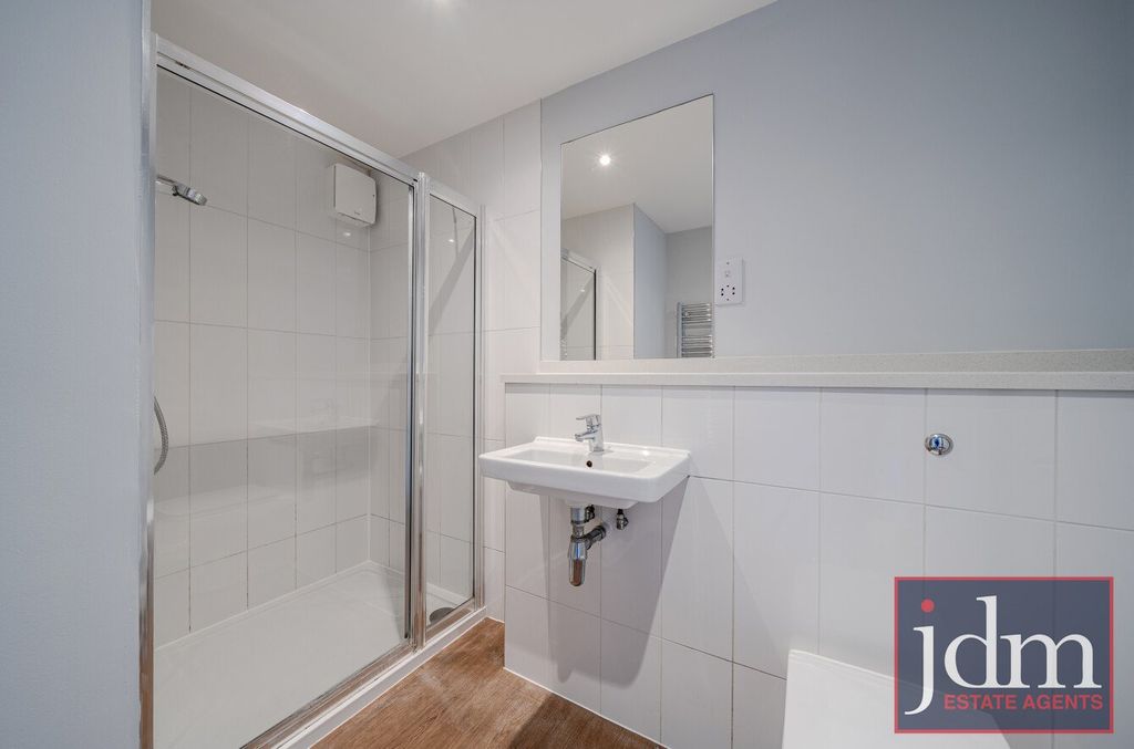 Property photo 2 of 8 Bathroom