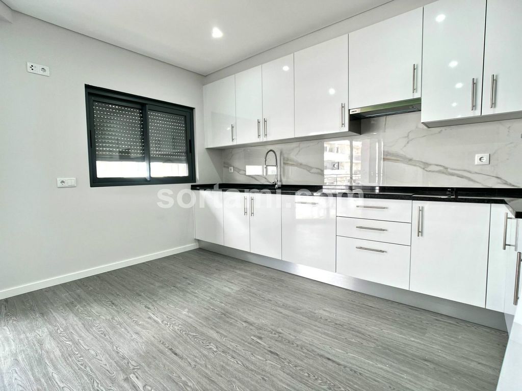 Property photo 3 of 33