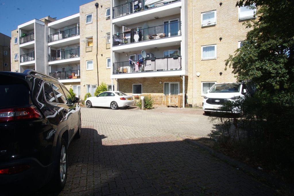 Property photo 2 of 22