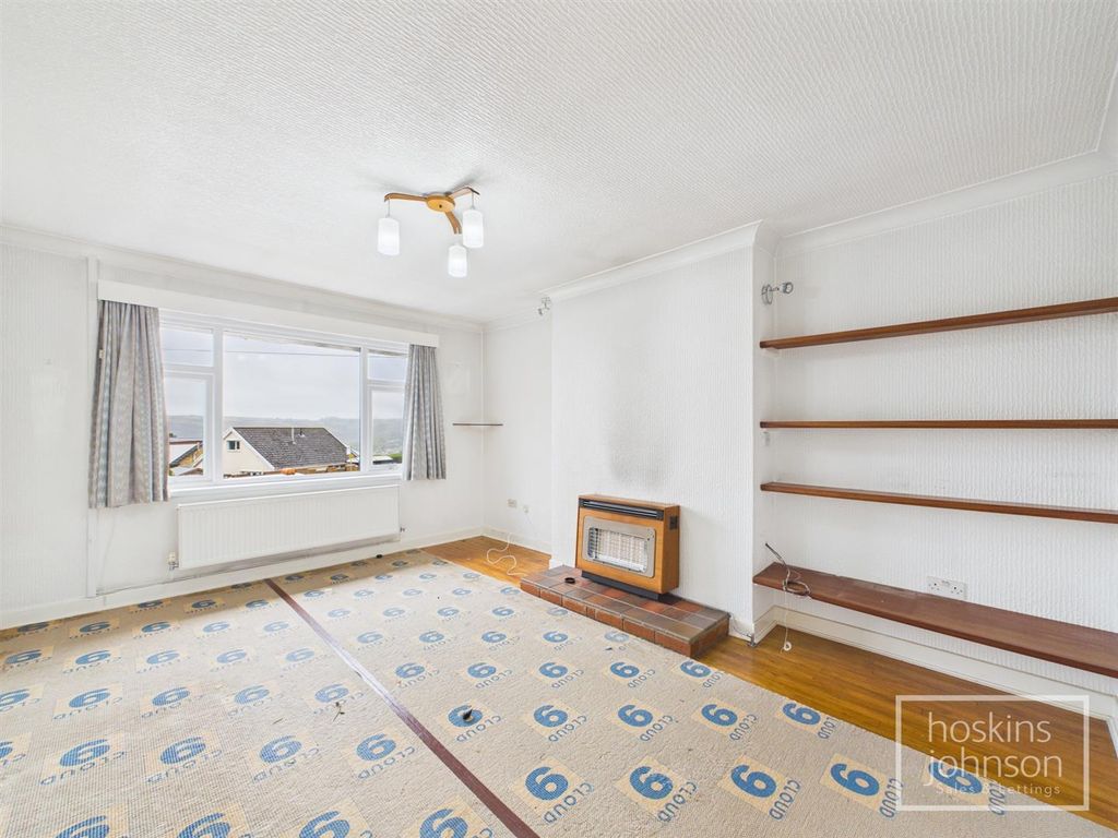 Property photo 3 of 15 Lounge