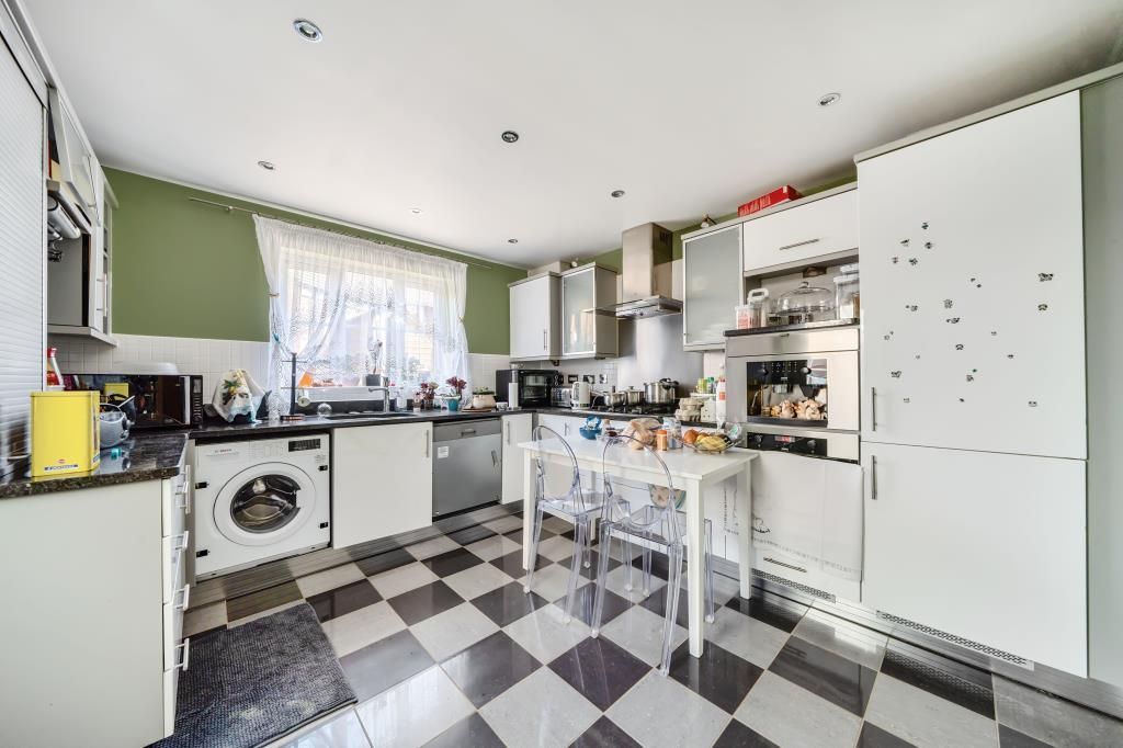 Property photo 2 of 20 Kitchen