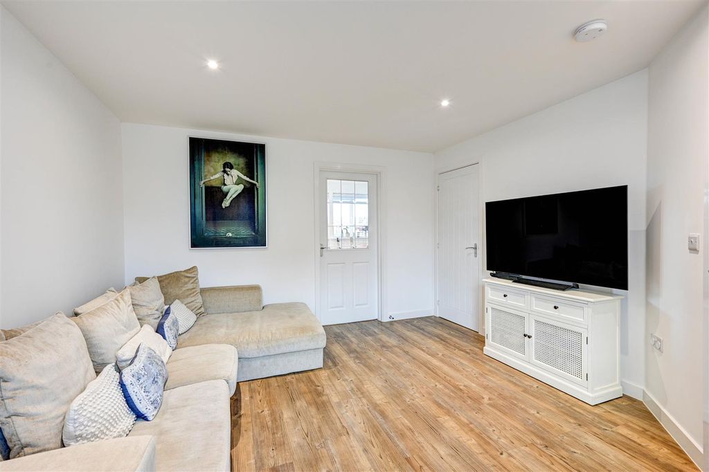 Property photo 3 of 18 Lounge 2.Jpg