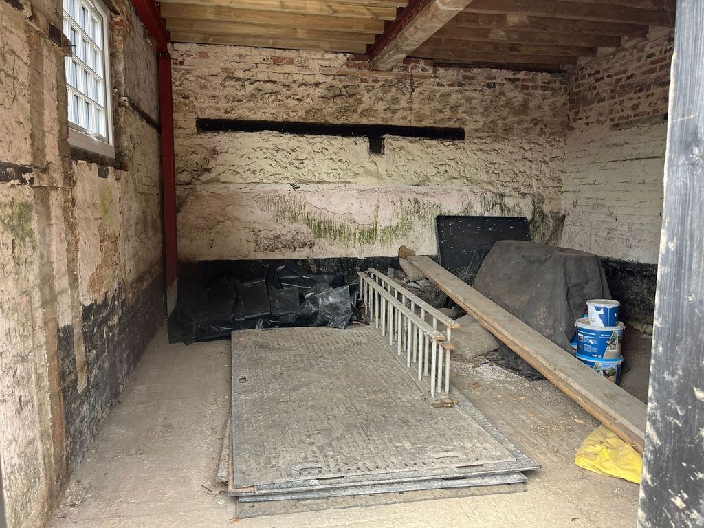 Property photo 2 of 3