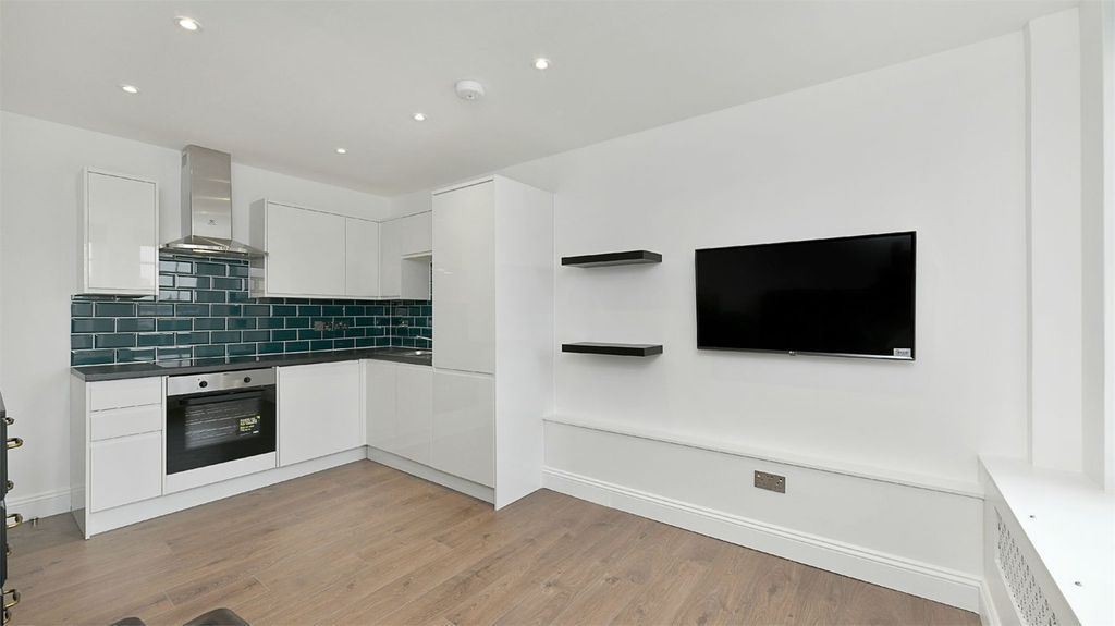 Property photo 2 of 7 Reception/Kitchen