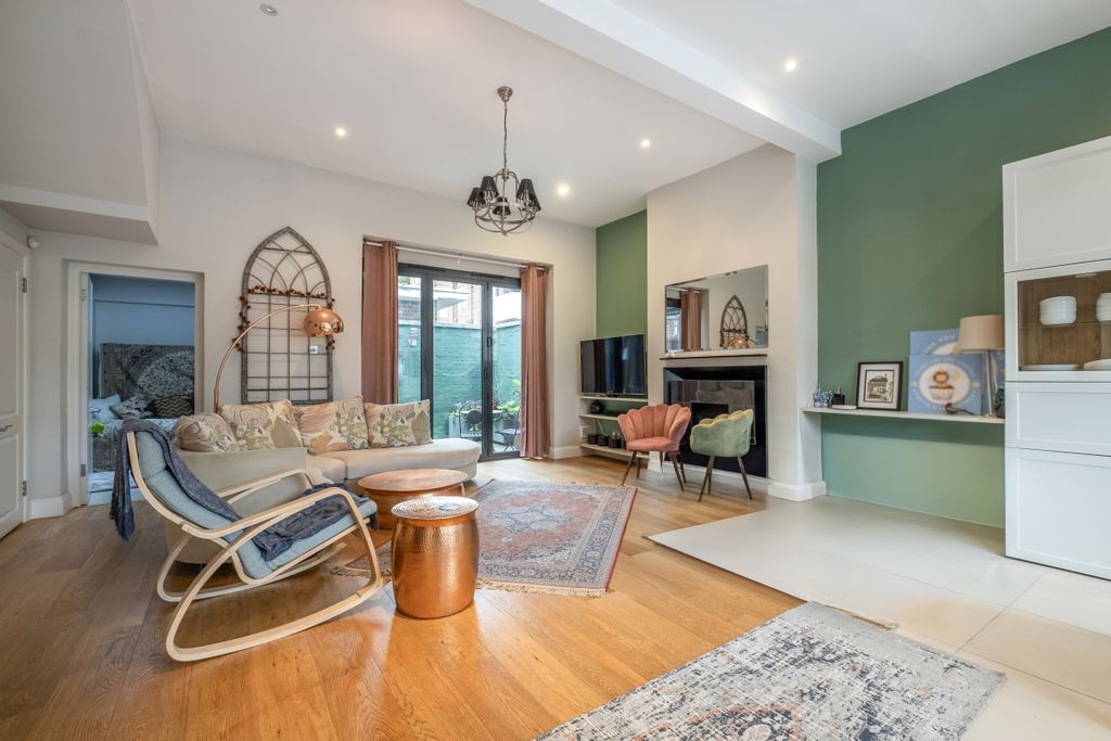 Property photo 1 of 14 4-Westleigh-Avenu...