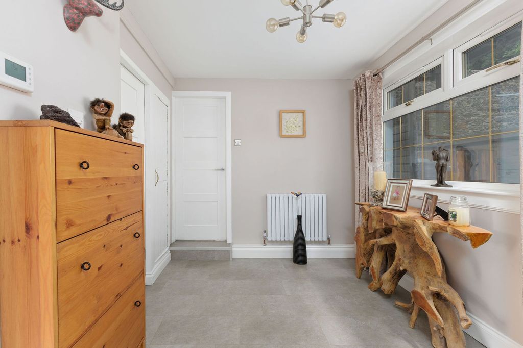 Property photo 3 of 40