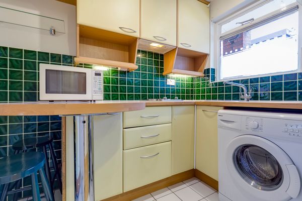 Property photo 3 of 7 Kitchen