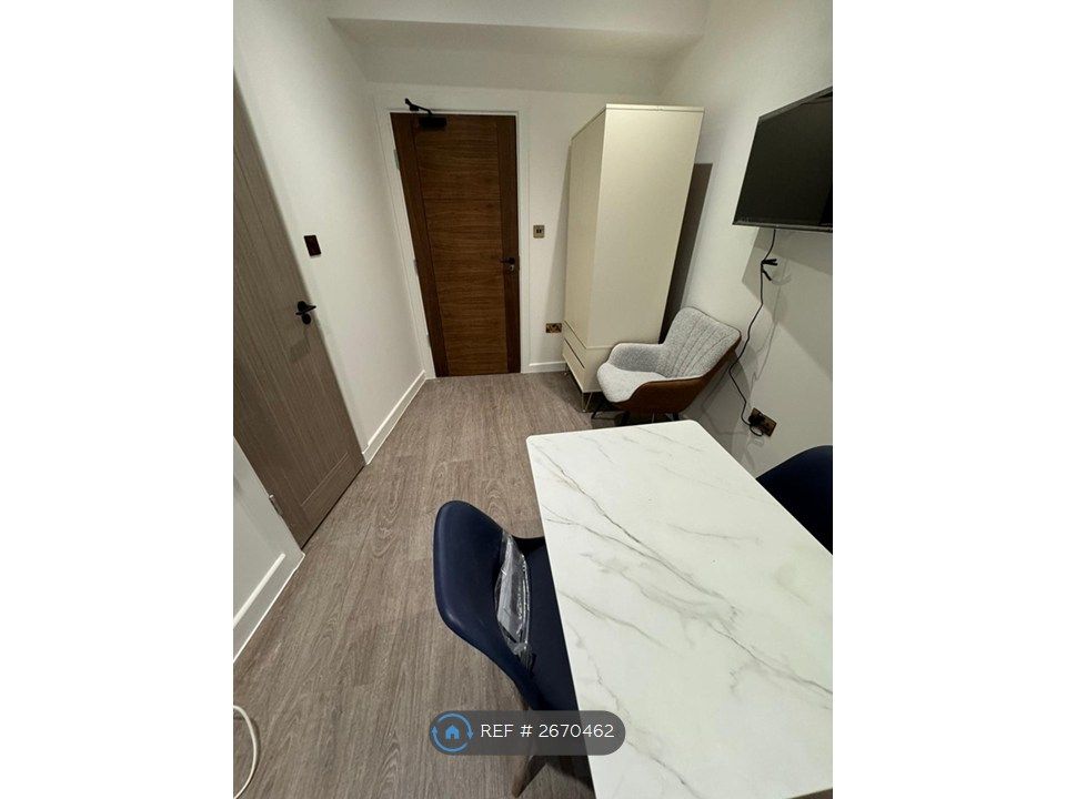 Property photo 2 of 8 Studio