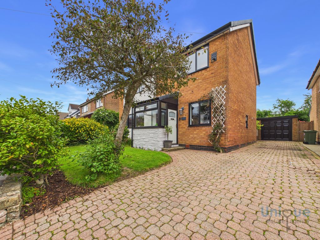 Property photo 1 of 32